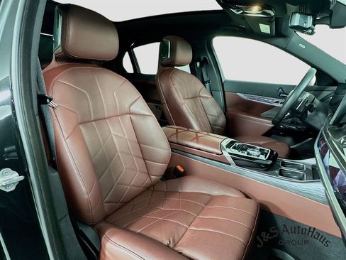 Used 2023 BMW 760i xDrive w/ Executive Package image 36