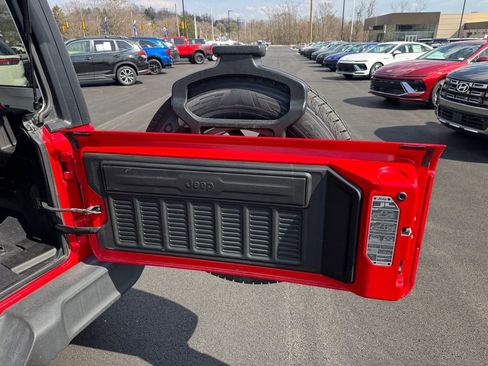 Used 2024 Jeep Wrangler Sport S image 15