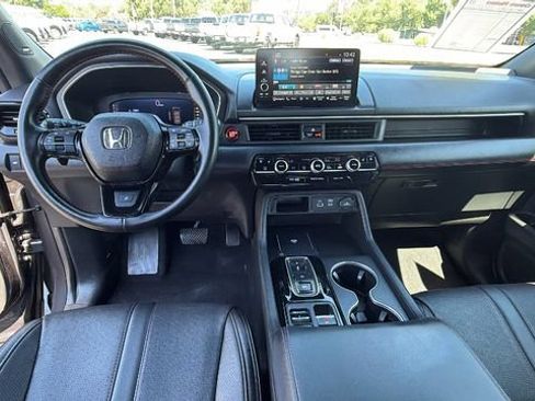 Used 2025 Honda Pilot Black Edition image 18