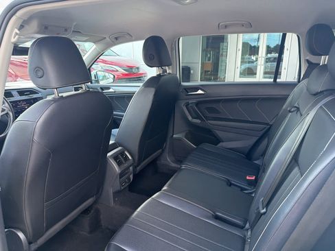 Used 2024 Volkswagen Tiguan SE AWD/4WD image 43