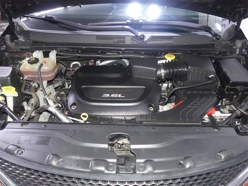 Used 2018 Chrysler Pacifica LX image 16