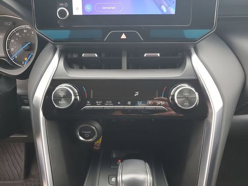 Used 2024 Toyota Venza LE image 39