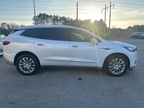 Used 2019 Buick Enclave Essence image 1