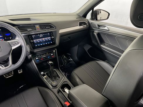 Used 2023 Volkswagen Tiguan SE R-Line image 23