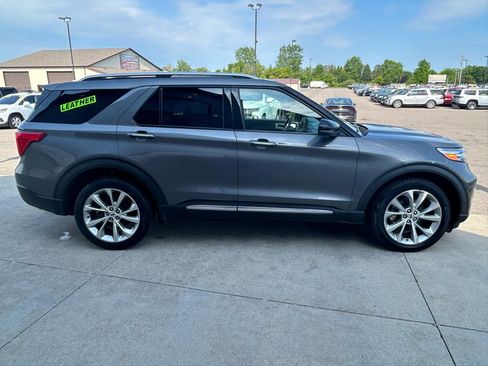 Used 2021 Ford Explorer Platinum w/ Premium Technology Package AWD/4WD image 4