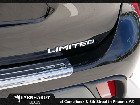 Used 2021 Toyota Highlander Limited FWD image 2