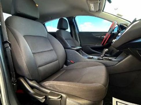 Used 2020 Chevrolet Malibu LT image 9