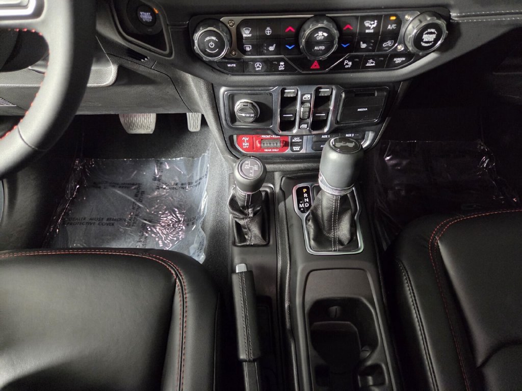 Used 2024 Jeep Wrangler Unlimited Rubicon AWD/4WD image 14