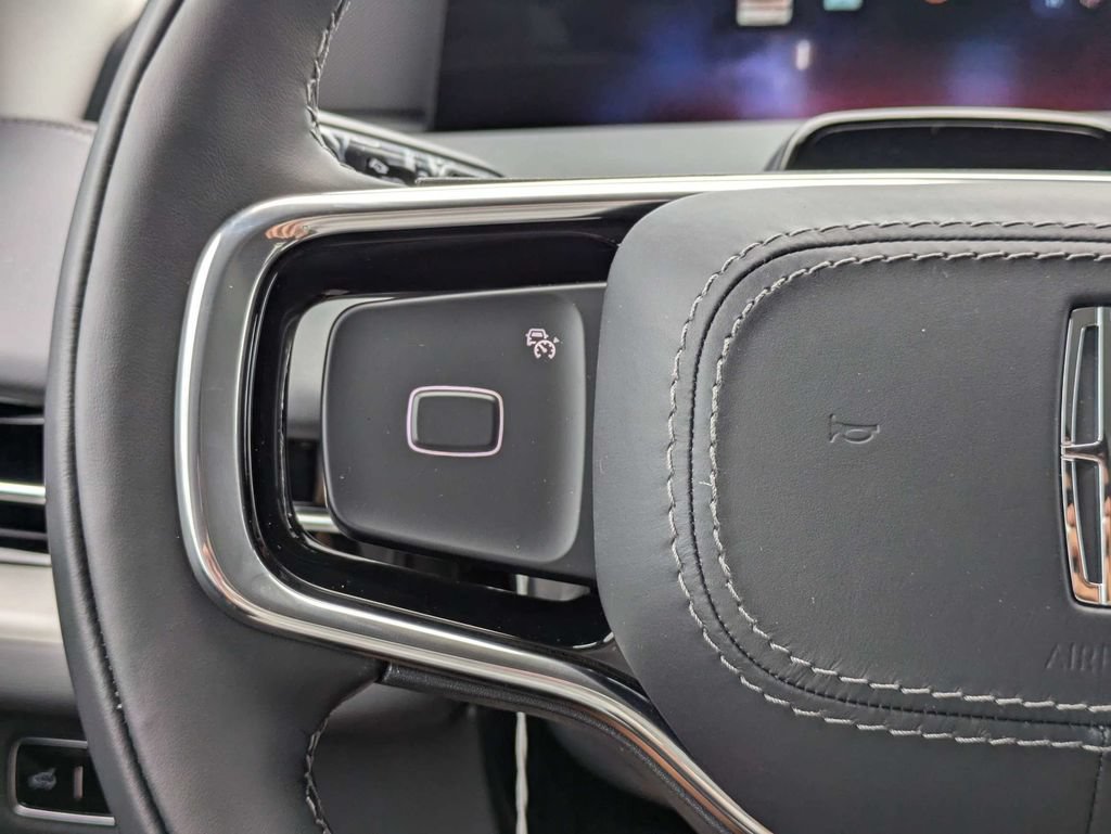 New 2027 Lincoln Navigator Premiere RWD image 27