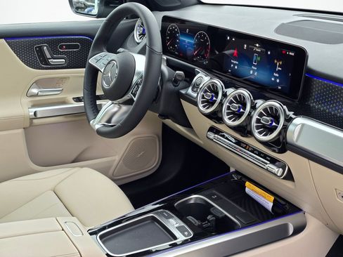 New 2026 Mercedes-Benz GLB 250 4MATIC image 29