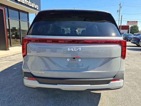 New 2026 Kia Carnival EX FWD image 7