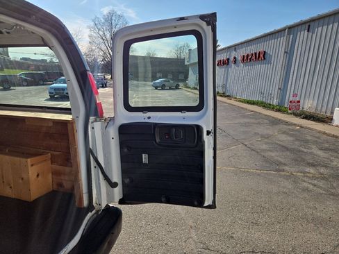Used 2007 Chevrolet Express 2500 RWD image 21