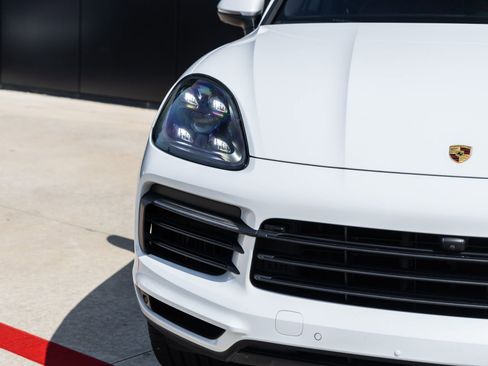 Certified 2020 Porsche Cayenne AWD/4WD image 18