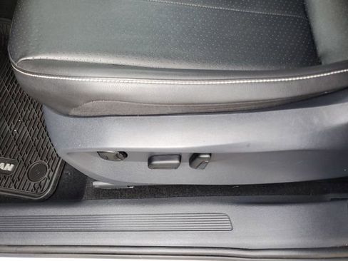 Used 2022 Volkswagen Tiguan SE FWD image 18