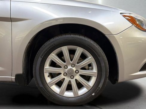 Used 2012 Chrysler 200 Touring image 33