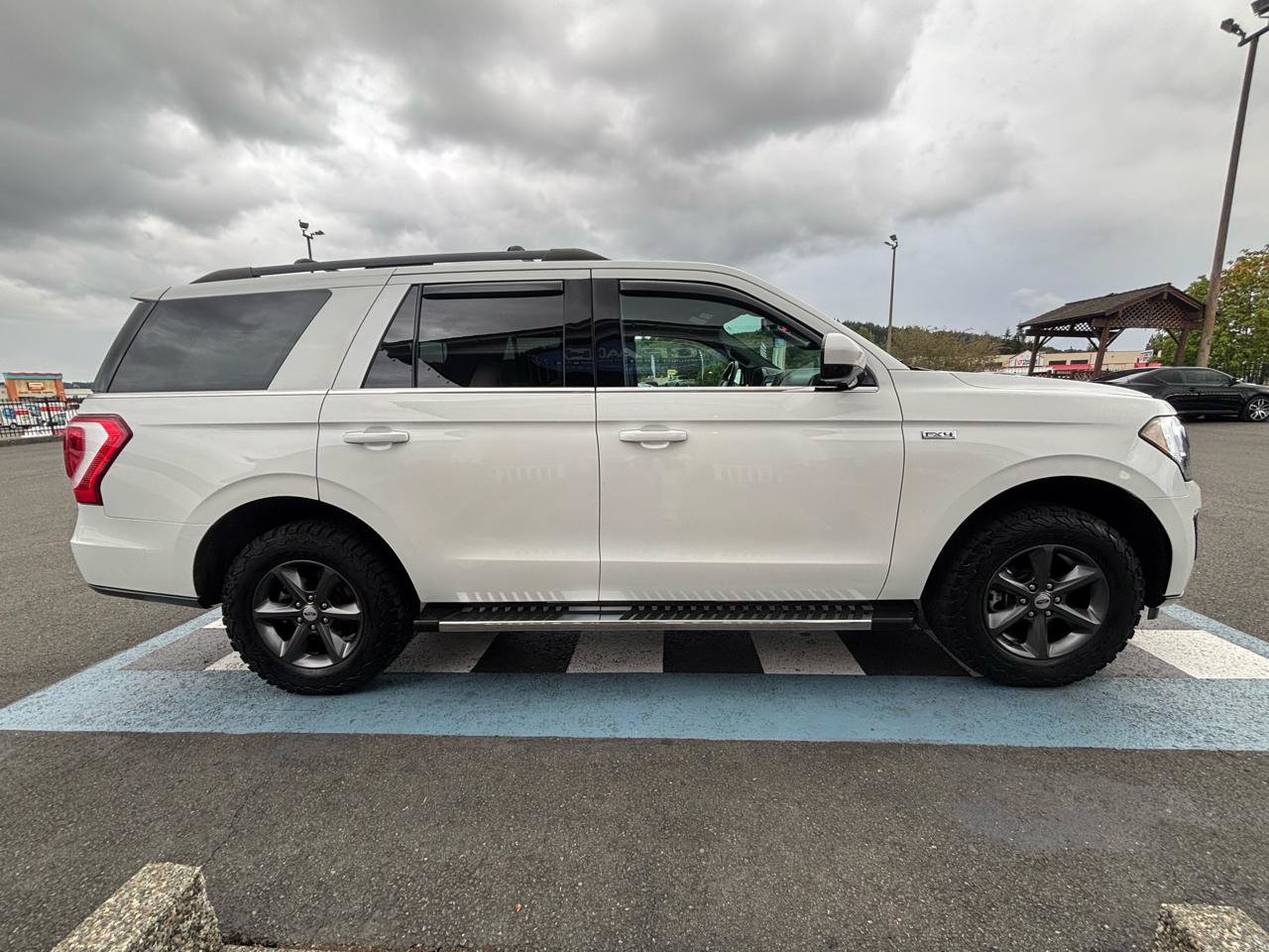 Used 2021 Ford Expedition XLT w/ FX4 Off-Road Package AWD/4WD image 7