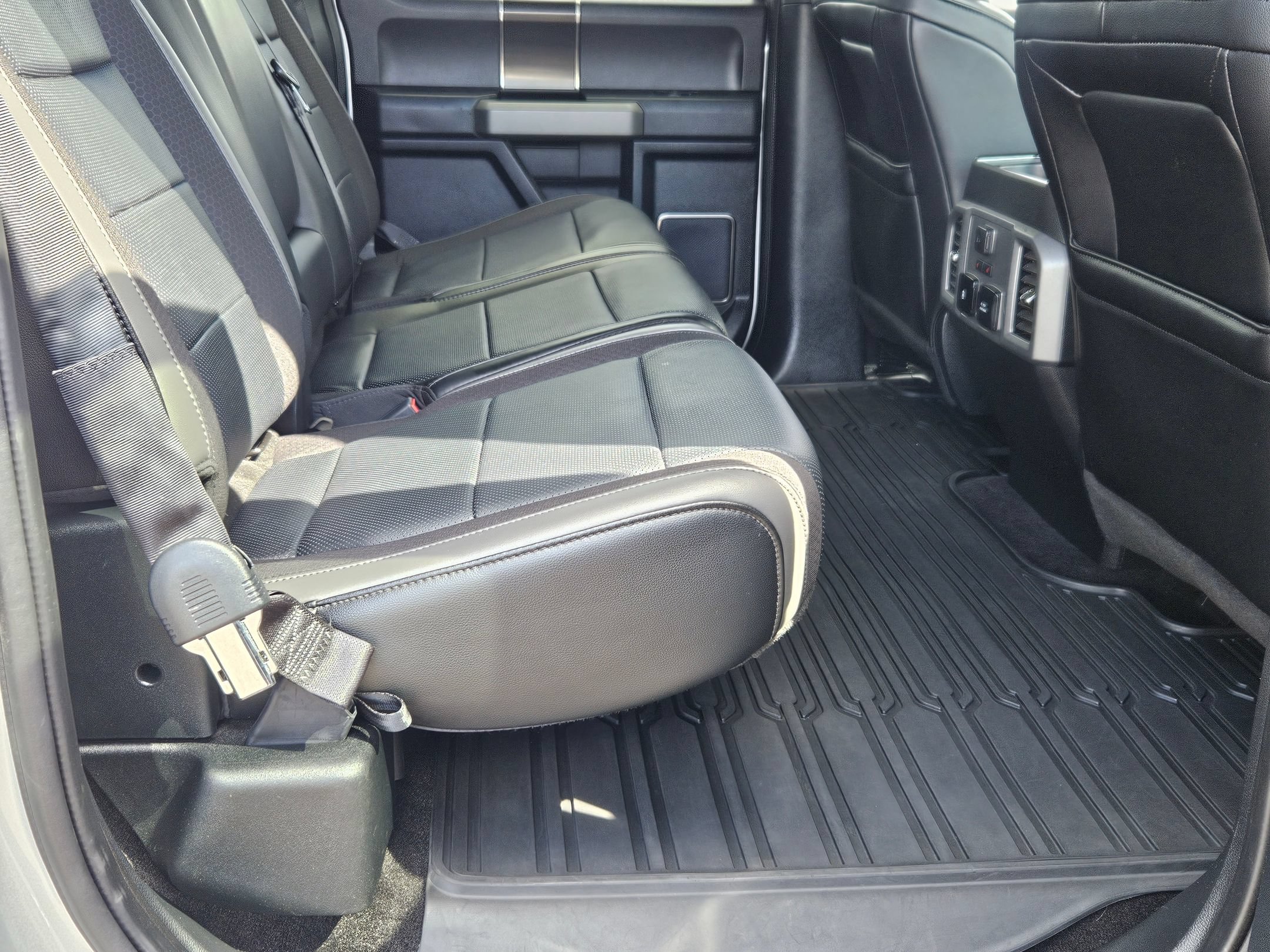 Used 2019 Ford F150 Raptor w/ Equipment Group 802A Luxury AWD/4WD image 29
