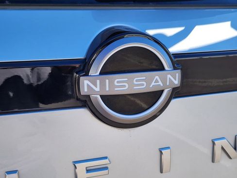 Used 2025 Nissan Pathfinder SV image 14