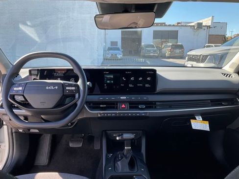 New 2025 Kia K4 LXS image 3