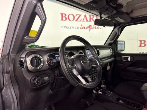 Used 2019 Jeep Wrangler Unlimited Sahara AWD/4WD image 12