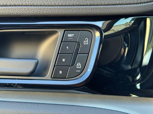 Used 2025 Porsche Panamera w/ Premium Package RWD image 18