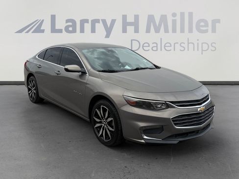 Used 2017 Chevrolet Malibu LT w/ Leather Package FWD image 7