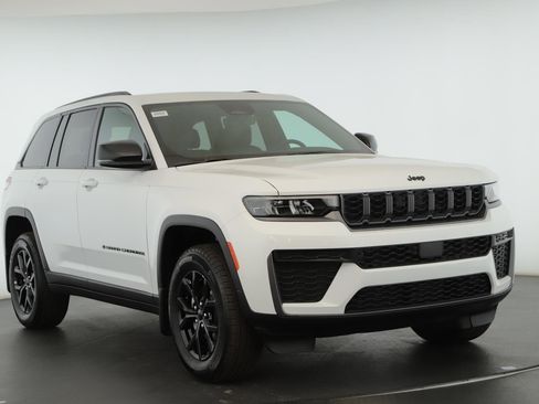 New 2026 Jeep Grand Cherokee Altitude AWD/4WD image 1