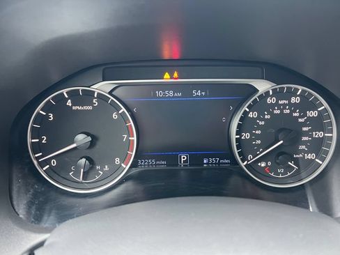Used 2025 Nissan Altima 2.5 SV FWD image 14