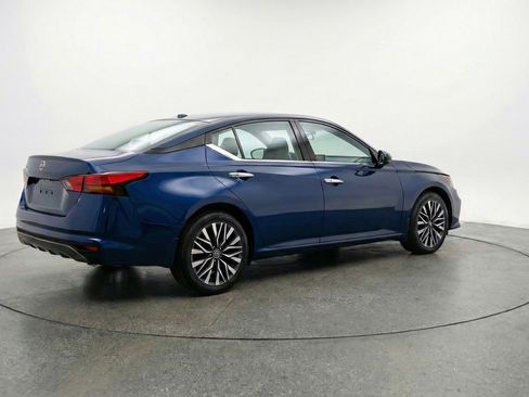 Used 2025 Nissan Altima 2.5 SV image 7