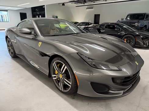 Used 2019 Ferrari Portofino RWD image 3