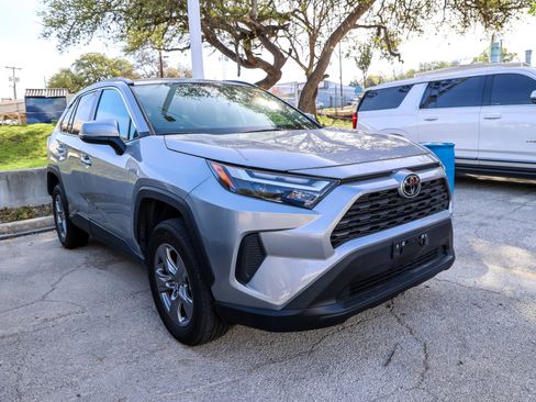 Used 2025 Toyota RAV4 XLE image 5