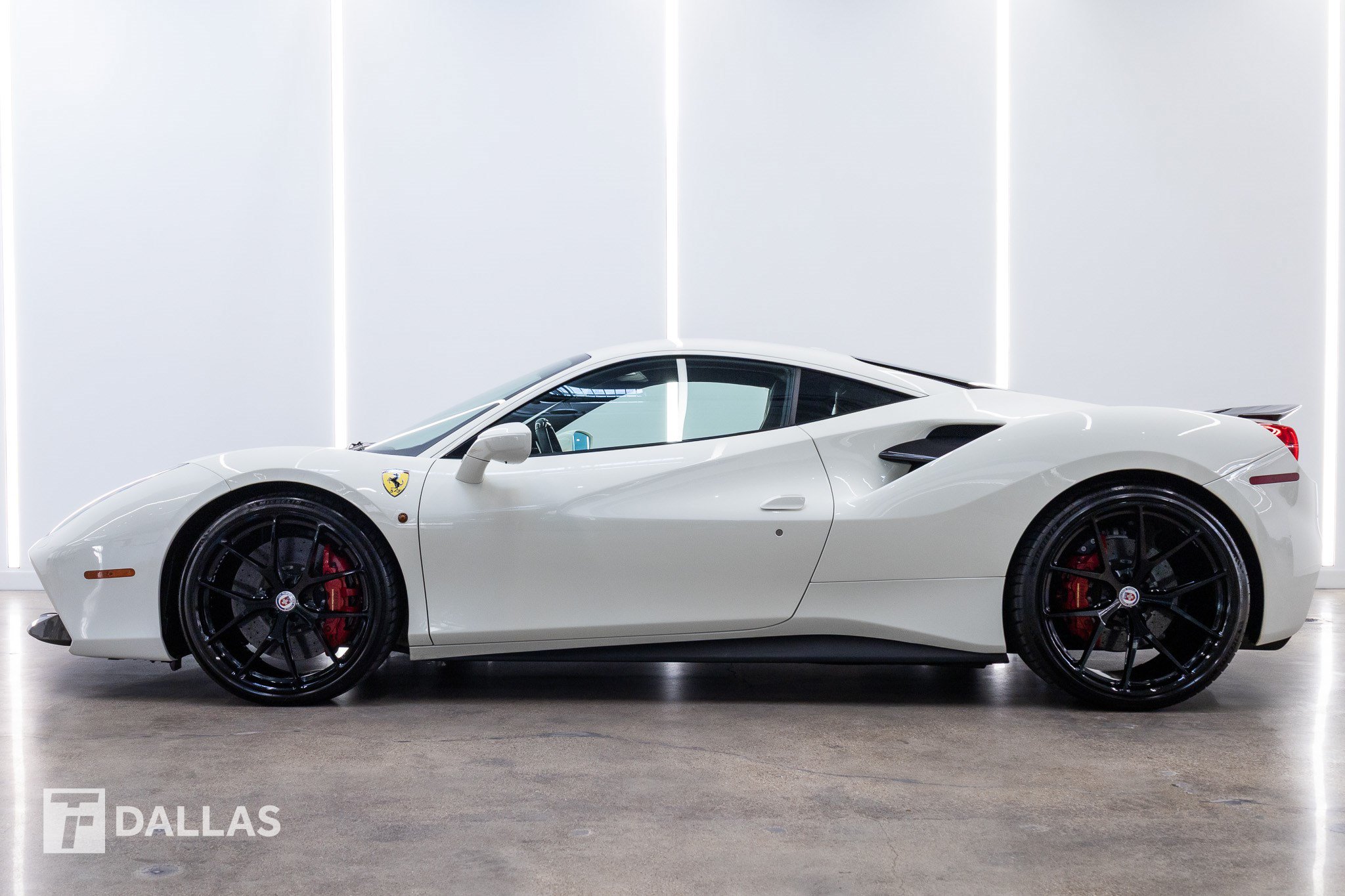 Used 2017 Ferrari 488 GTB RWD image 1