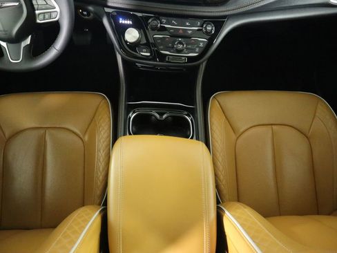 Used 2022 Chrysler Pacifica Pinnacle image 17