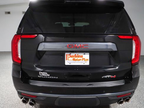 Used 2024 GMC Yukon XL AT4 w/ Technology Package image 8