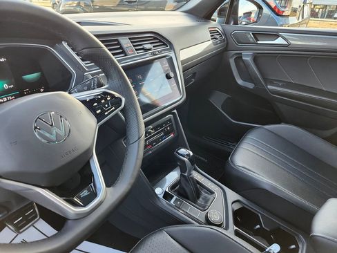 Certified 2022 Volkswagen Tiguan SE R-Line image 8