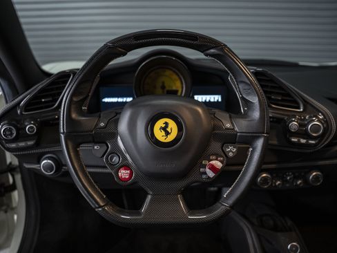 Used 2018 Ferrari 488 GTB RWD image 30