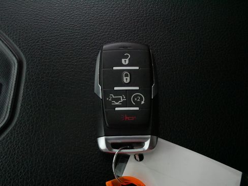 Used 2020 RAM 1500 Laramie AWD/4WD image 33