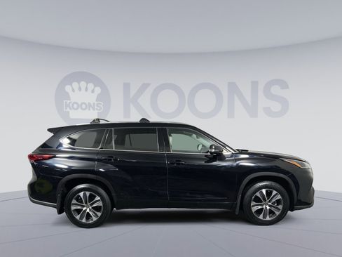 Used 2021 Toyota Highlander XLE image 8