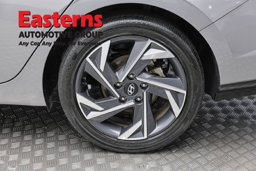 Used 2025 Hyundai Elantra SEL FWD image 10