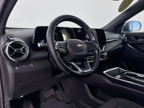 Used 2025 Chevrolet Equinox LT FWD image 9