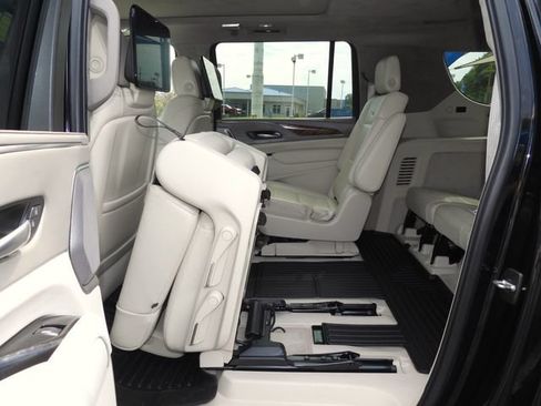 Used 2023 Cadillac Escalade ESV Premium Luxury Platinum w/ Heavy-Duty Trailer Package AWD/4WD image 50