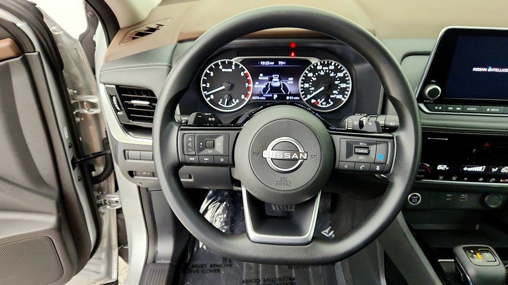 Used 2023 Nissan Rogue SV FWD image 13