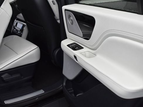 New 2026 Lincoln Aviator Black Label w/ Dynamic Handling Package image 15