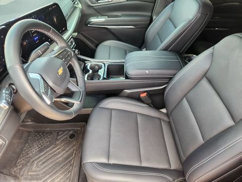 Used 2025 Chevrolet Traverse LT w/ Driver Confidence Package FWD image 13