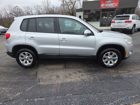 Used 2010 Volkswagen Tiguan S image 4