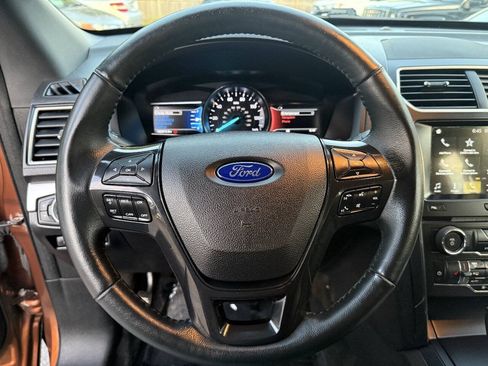 Used 2017 Ford Explorer XLT w/ Equipment Group 201A AWD/4WD image 12