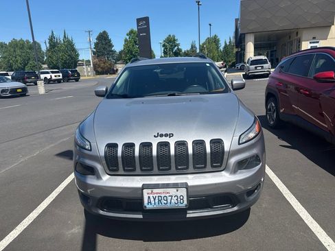 Used 2016 Jeep Cherokee Latitude w/ Comfort/Convenience Group AWD/4WD image 2