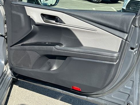 Used 2025 Toyota Camry SE w/ Convenience Package image 12