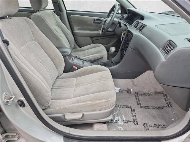 Used 2000 Toyota Camry CE FWD image 21