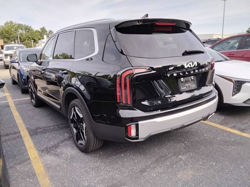 Used 2024 Kia Telluride EX w/ EX Captain's Chair Package AWD/4WD image 5